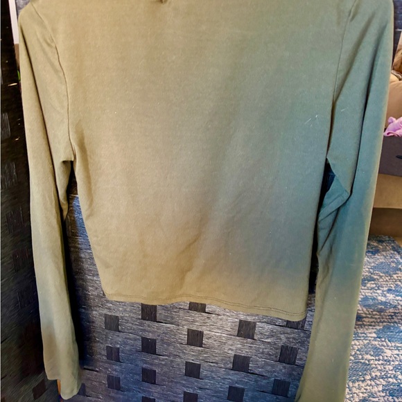 SUPER SOFT Gaze Brand Olive Green Twist Front Top - Picture 3 of 3